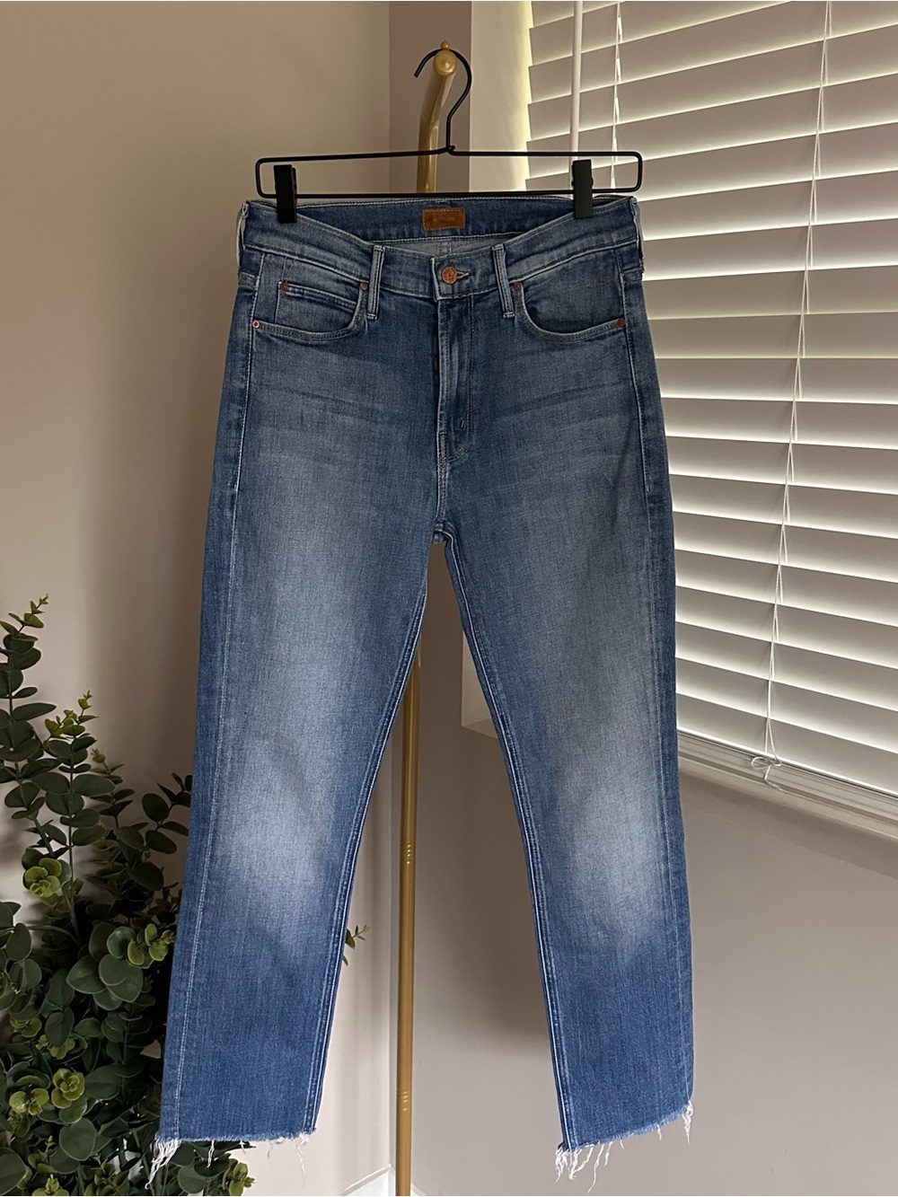 MOTHER Jeans The Mid Rise Dazzler Ankle Fray 28